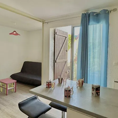 T2 Avec Terrasse, Climatisation Et Parking A 300m De La Au Barcares - Fr-1-529-258 * Le Barcarès